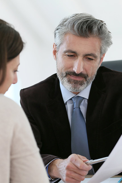 lawyer helping client with her bankruptcy case chicago il